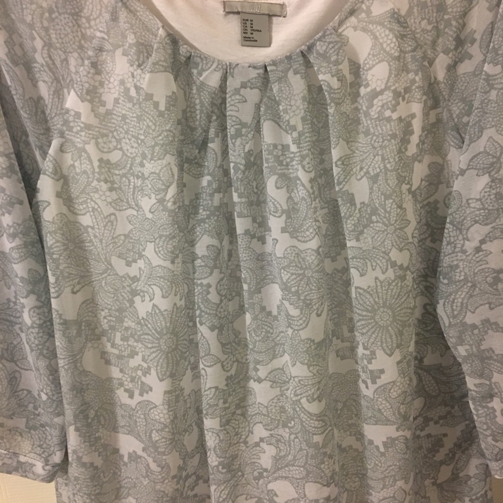 H&M blouse - Picture 2 of 3